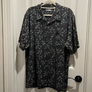 EUC Men’s UNTIED‎ 100% SILK XL Camp Shirt Dark Gray Abstract Leaves Vacation
